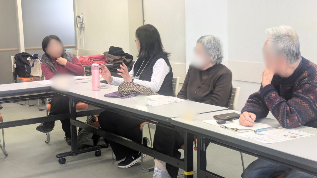 若い頃のエピソードを語る